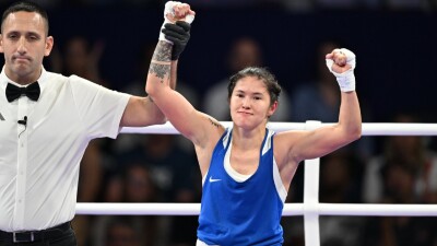 Бокс: Назым Кызайбай пробилась в 1/4 финала на Олимпиаде-2024 