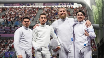 Олимпиада-2024: казахстанские фехтовальщики выступили в командных соревнованиях по шпаге