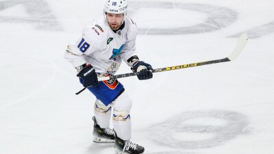 Нападающий сборной Казахстана Евгений Рымарев официально перешёл в российский клуб "Челны"