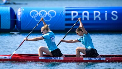 Париж-2024: Мария Бровкова и Руфина Искакова преодолели предварительный этап в гребле на каноэ-двойке
