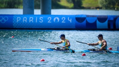 Олимпиада-2024: Бекарыс Раматулла и Сергей Токарницкий вышли в 1/4 финала в гребле на байдарке-двойке