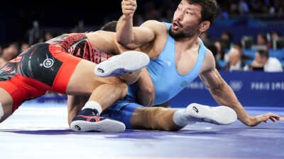  Греко-римская борьба: Демеу Жадраев одержал победу в четвертьфинале Олимпийских игр-2024 над двукратным чемпионом мира