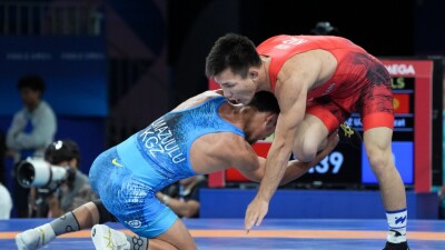 Париж-2024: Мейрамбек Картбай и Азамат Даулетбеков проиграли свои первые бои в вольной борьбе 