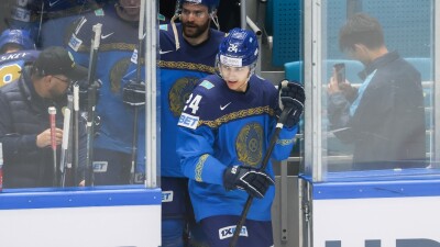 Разгромом завершился матч "Барыса" и сборной Казахстана по хоккею