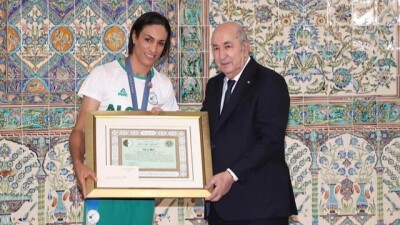 Скандальная олимпийская чемпионка Иман Хелиф получила награду от президента Алжира