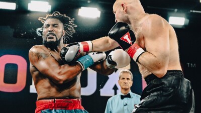 Иван Дычко нокаутировал американского боксёра