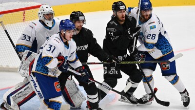 "Барыс" уступил "Трактору" на Мемориале Блинова