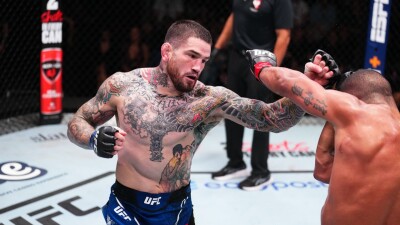 Шон Брэди победил Гилберта Бёрнса в главном бою UFC Fight Night 242