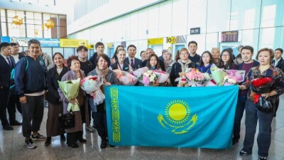 Министр спорта Ербол Мырзабосынов встретил серебряных призёров Всемирной шахматной олимпиады