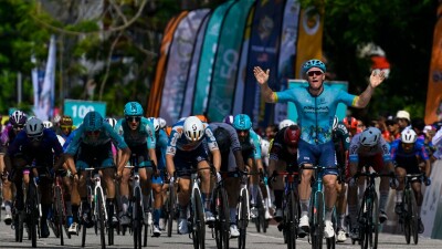 Велогонщик "Астаны" выиграл первый этап "Тура Лангкави"