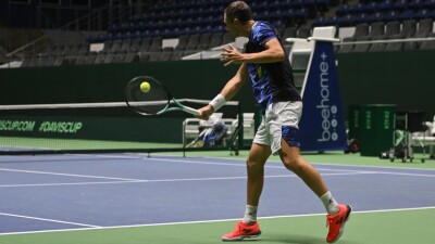 Казахстанский теннисист Александр Недовесов вышел в полуфинал турнира во Франции