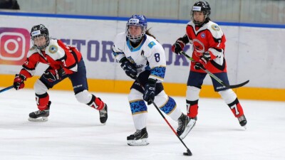 Многократный чемпион Казахстана среди женщин ХК "Айсулу" проиграл в стартовой игре нового сезона