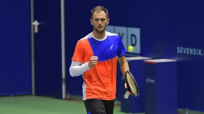 Александр Недовесов пробился в 1/4 финала турнира АТР 500 в Швейцарии