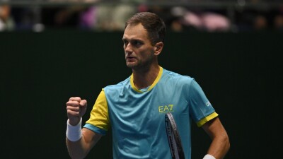 Казахстанский теннисист не смог выйти в полуфинал турнира АТР 500 в Швейцарии