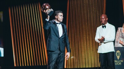 Организаторы "Золотого мяча" объяснили, почему награду отдали Родри, а не Винисиусу. У "Реала" своя версия