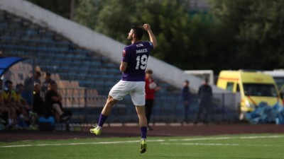 "Кызылжар" уничтожил "Кайсар", забив шесть мячей. Себаи оформил хет-трик