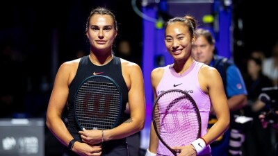 Арина Соболенко обыграла Чжэн Циньвэнь на старте Итогового чемпионата WTA