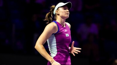 Видеообзор первого матча Елены Рыбакиной на Итоговом турнире WTA