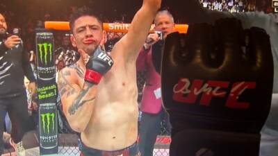 Брэндон Морено победил Амира Альбази в главном бою UFC Fight Night 246