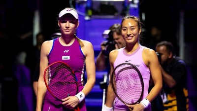 Олимпийская чемпионка Игр-2024 накричала на своих фанатов во время матча с Рыбакиной на Итоговом турнире