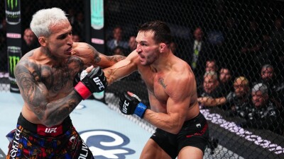 Чарльз Оливейра единогласным решением одолел Майкла Чендлера на UFC 309