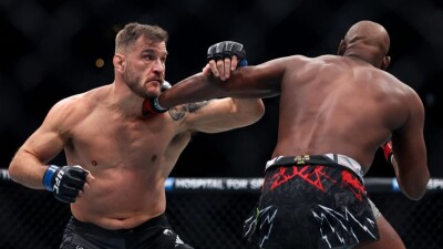 Джон Джонс нокаутировал Стипе Миочича и сохранил чемпионский пояс UFC в тяжёлом весе
