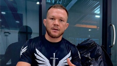 Пётр Ян и Дейвисон Фигейреду провели дуэль взглядов перед боем