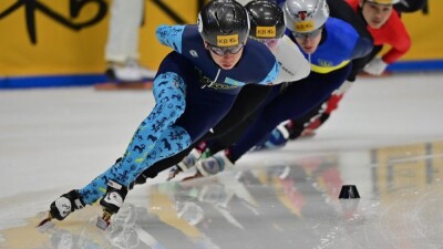 Шорт-трек: казахстанцы завоевали два "золота" и "серебро" на турнире в Италии
