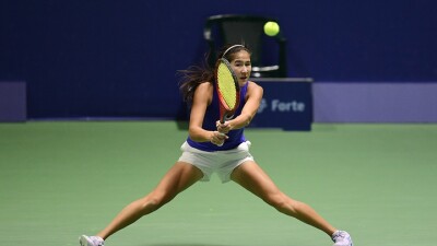 Казахстанская теннисистка вышла в четвертьфинал турнира в ОАЭ