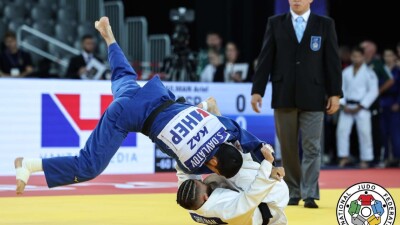 Казахстанские дзюдоисты остались без медалей в первый день Grand Slam в Токио