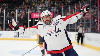 Овечкин забил в первой игре после возвращения и помог "Вашингтону" победить "Торонто"
