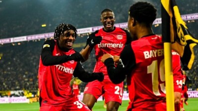 "Байер" обыграл "Боруссию" Д в матче Бундеслиги, забив три мяча за первые 19 минут