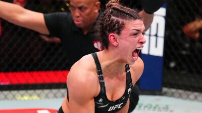 Дерн победила Рибас: Результаты UFC Fight Night 249