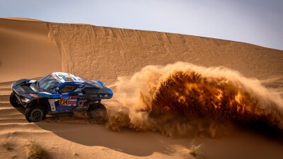 "Дакар-2025": После решения судей лидер зачёта внедорожников потерял весь отрыв. Результаты 7 этапа 