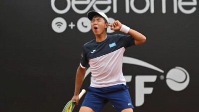 Казахстанский теннисист Зангар Нурланулы одержал первую победу на "Большом шлеме"