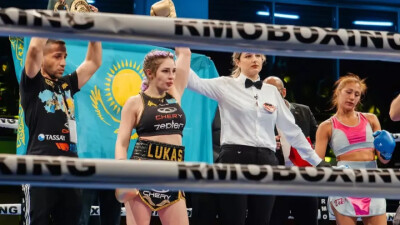 Ангелина Лукас совершила грязный приём и "уничтожила" соперницу на вечере бокса в Турции