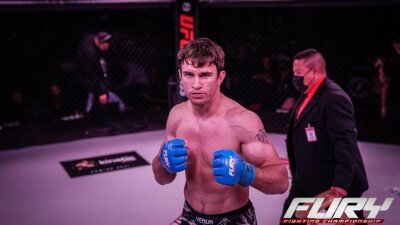 Нокаутом и скандалом обернулся бой казахстанца в UFC