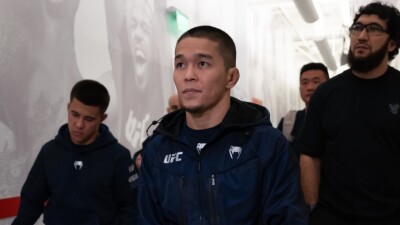 Нокаутом завершился исторический бой Асу Алмабаева в UFC