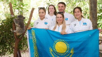 Игроки сборной Казахстана сфотографировались с коалой и кенгуру 