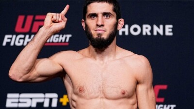 Ислам Махачев может лишиться чемпионского пояса в лёгком весе