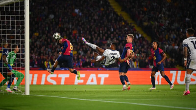 Лига чемпионов: "Барселона" и "Интер" не выявили победителя в первом матче 1/2 финала