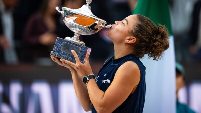 Победный дубль Жасмин Паолини: итальянская теннисистка стала чемпионкой турнира в Риме в двух разрядах  