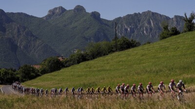 "Джиро д’Италия-2025": велогонщик казахстанской команды попал в топ-10 на 18 этапе