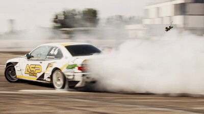 Новый рекорд и международный статус: фоторепортаж с соревнований по дрифту в Алматы 