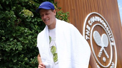 Огонь на корте: Янник Синнер зажёг спичку с подачи