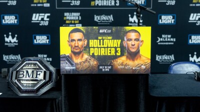  Дастин Порье и Макс Холлоуэй провели битву взглядов перед UFC 318 и поделились эмоциями 