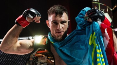 Сколько заработал казахстанский боец за победу на UFC 318