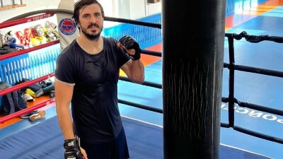 "Он со стволом орал на меня". Трехкратного чемпиона мира чуть не застрелил полицейский 