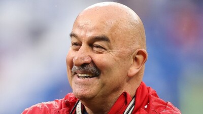 "Понимаю лучше, чем переводчик". Топовый тренер похвастался знаниями казахского языка после скандала