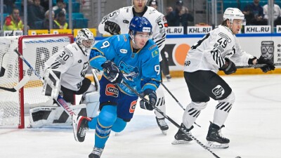 "Барыс" крупно проиграл домашний матч КХЛ